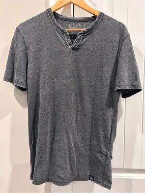 Lucky Brand Men’s Short-Sleeve Henley Tee in Charcoal Gray